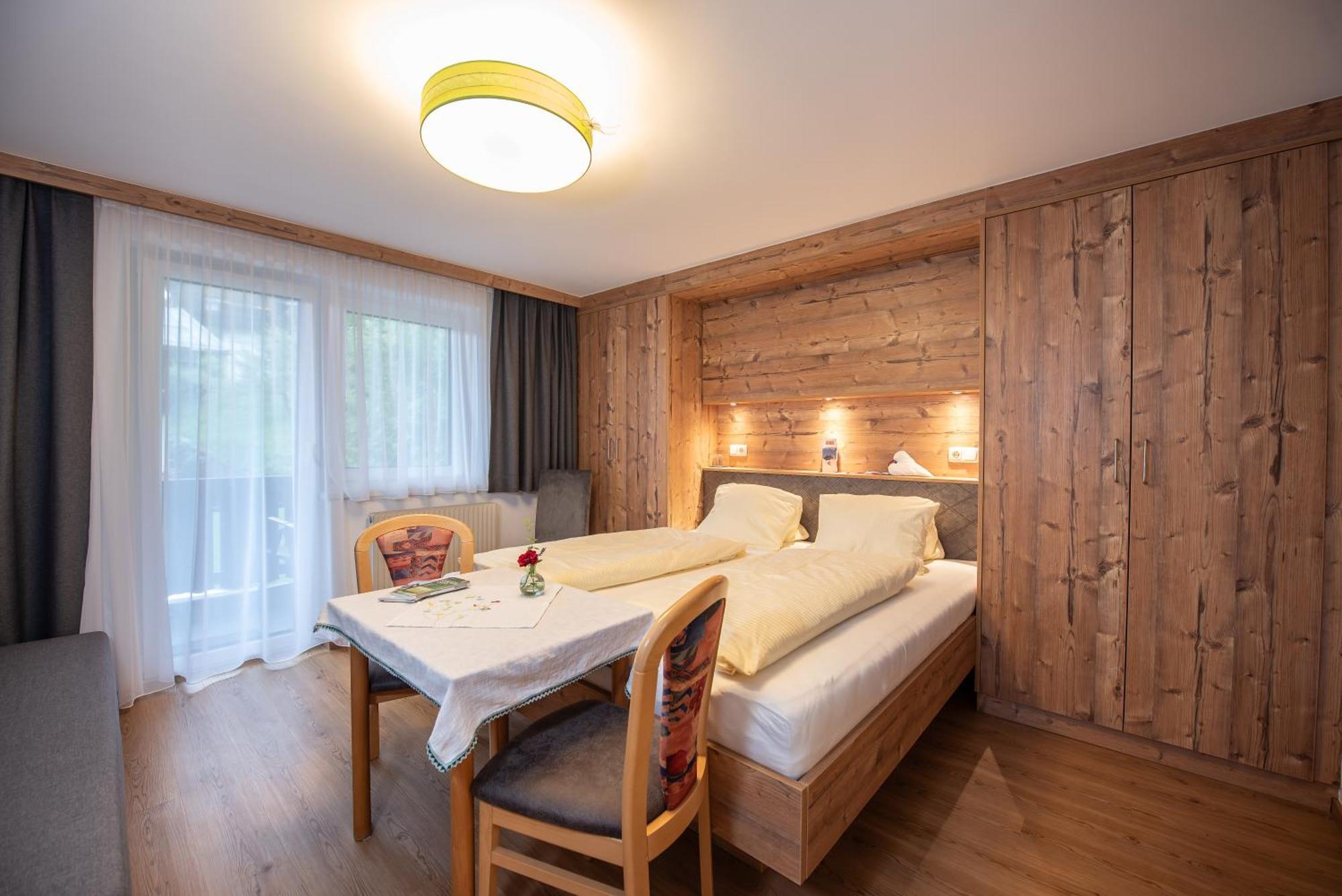 Hotel Haus Scharler, Talstation Neukirchen am Großvenediger Exterior foto